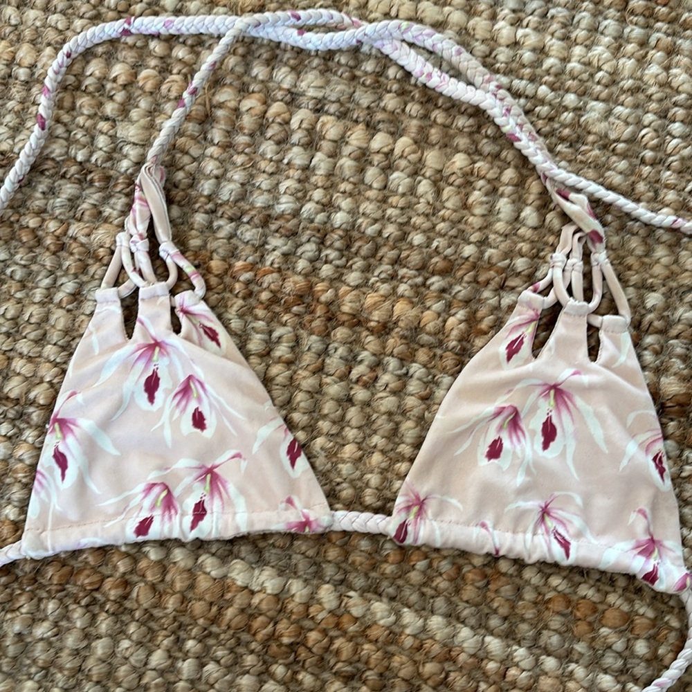 Acacia light pink bikini top - size small